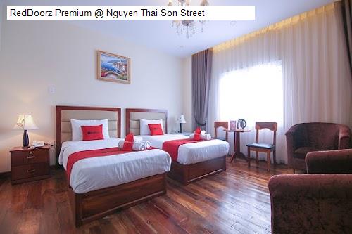 RedDoorz Premium @ Nguyen Thai Son Street