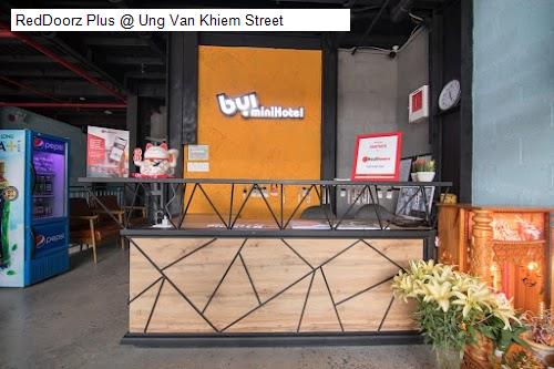 RedDoorz Plus @ Ung Van Khiem Street